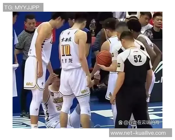 CBA吉林队与浙江队激战正酣比分胶着精彩瞬间回顾 CBA吉林队与浙江队激战正酣比分胶着精彩瞬间回顾