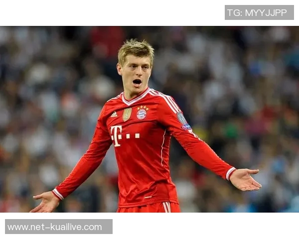 克罗斯的足球传奇之路:从青涩少年到世界顶级中场的蜕变与荣耀 克罗斯的足球传奇之路:从青涩少年到世界顶级中场的蜕变与荣耀